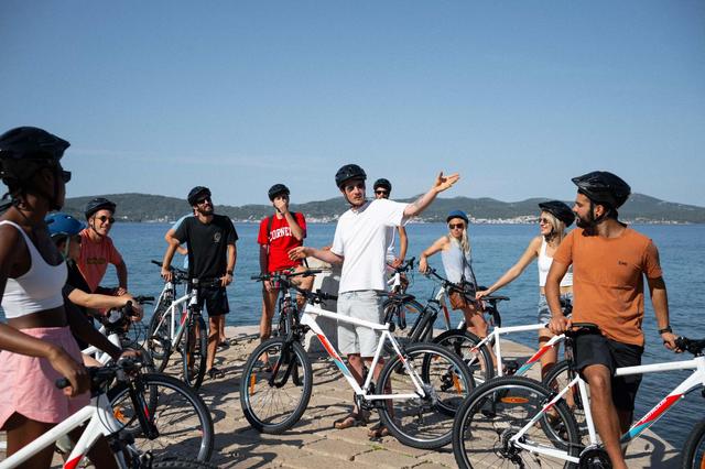 Guide with group